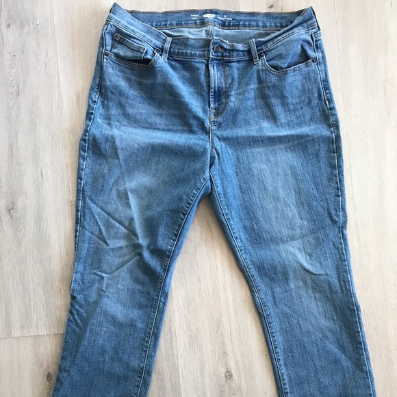 Ladies Old Navy Straight Leg Jean Size 12 - Picture 2 of 4